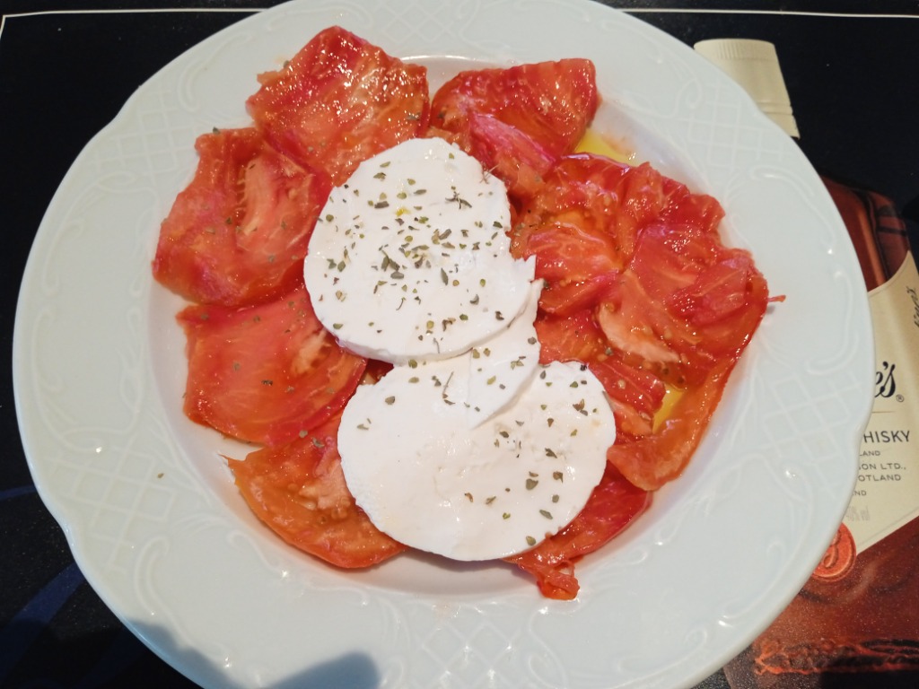 Menu of Restaurants in Villava, Iparralde Asador, Ensalada de tomate con queso fresco y orégano