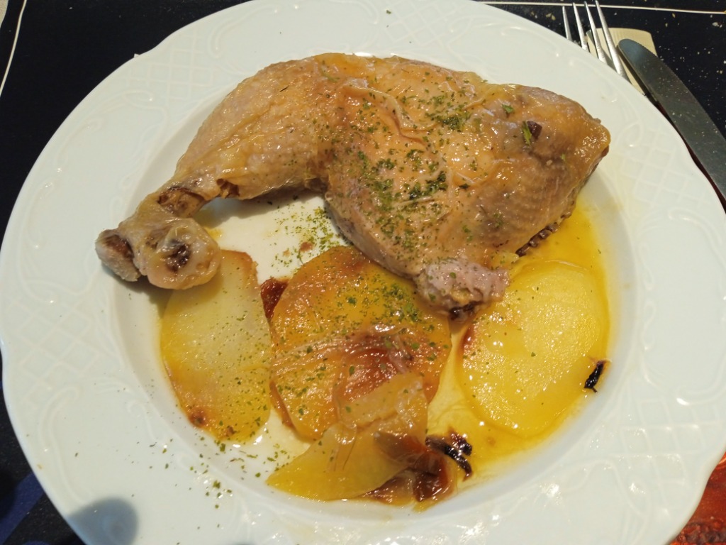 Menu of Restaurants in Villava, Iparralde Asador, Pollo al horno con patatas panaderas