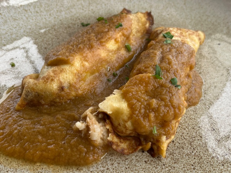 Menu of Restaurants in Villaviciosa, El Catalín, Frixuelos rellenos de mariscu