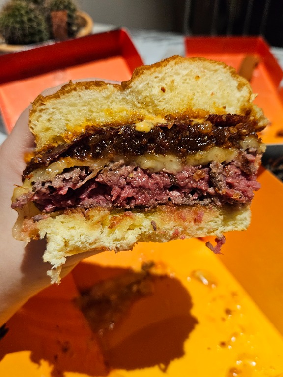 Carta de Restaurantes en Vitoria-Gasteiz, Hamburguesería Afuego Street, Hamburguesa cajonud