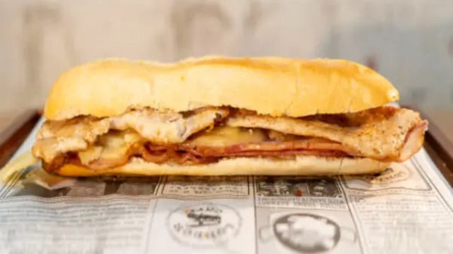 Menu of Restaurants in Vitoria-Gasteiz, London Café Vitoria, 13. Pechuga de pollo, bacon y queso