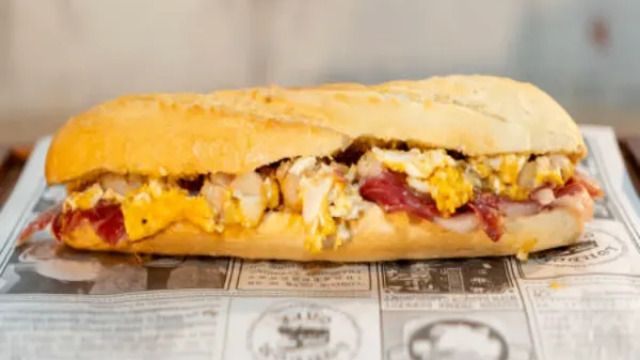 Menu of Restaurants in Vitoria-Gasteiz, London Café Vitoria, 4. Revuelto de gambas con jamón
