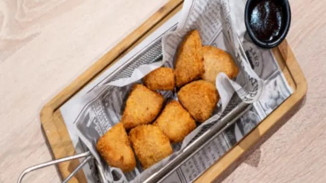 Menu of Restaurants in Vitoria-Gasteiz, London Café Vitoria, Crujientes de pollo nuggets (8 uds.) 