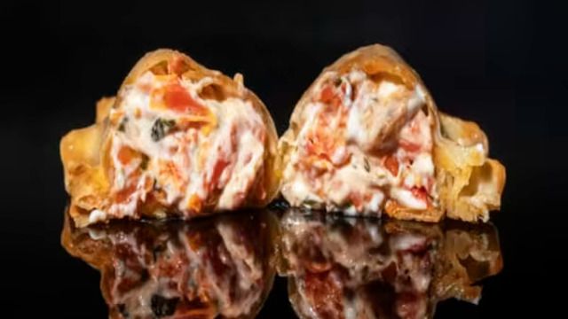 Menu of Restaurants in Vitoria-Gasteiz, Panaditas, Panadita Caprese 