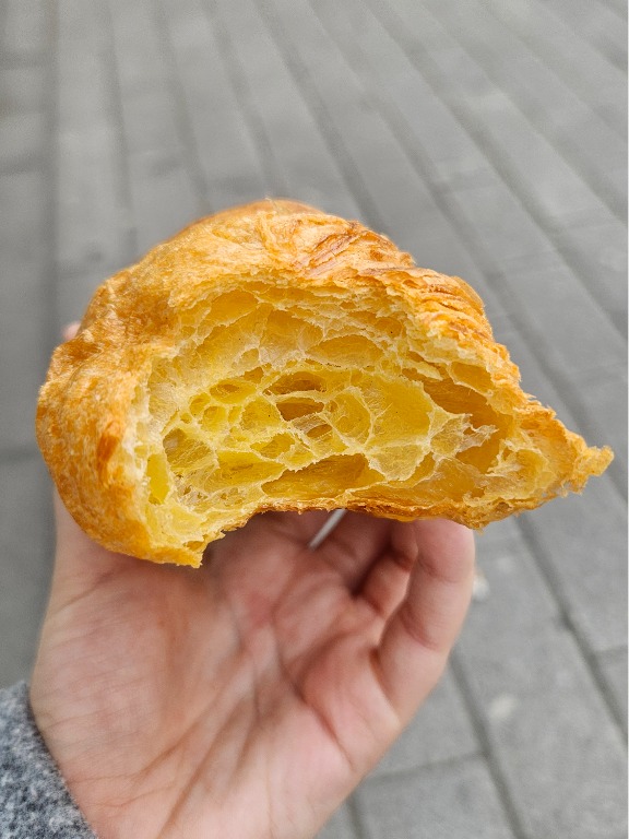 Carta de Cafeterías en Vitoria-Gasteiz, Repostería Creativa CARESSA, Cruasan de mantequilla