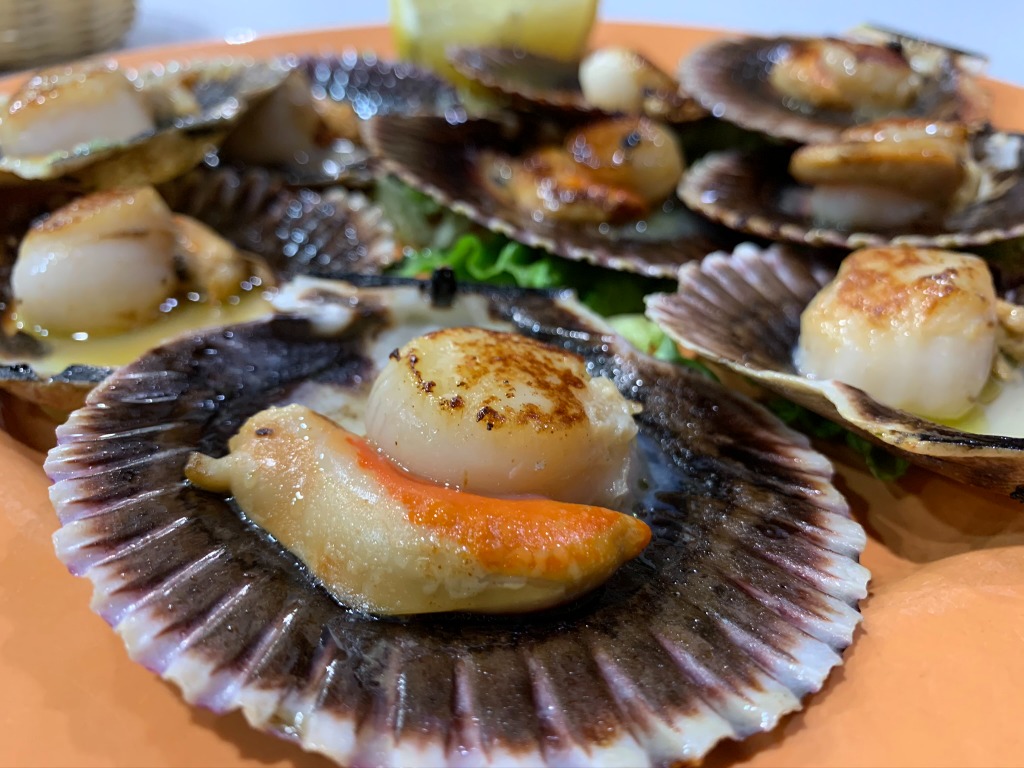 Menu of Restaurants in Viveiro, Mesón El Asturiano, Zamburiñas a la plancha