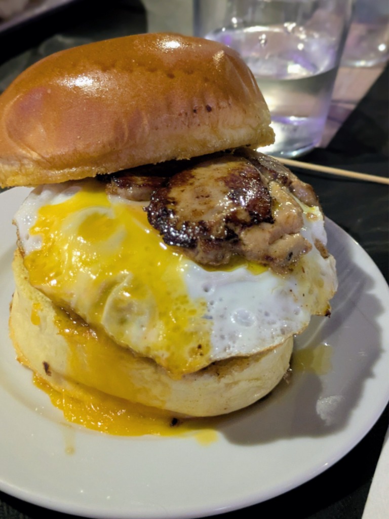 Menu of Restaurants in Zaragoza, Cafeteria Charela, Hamburguesa de buey con foie