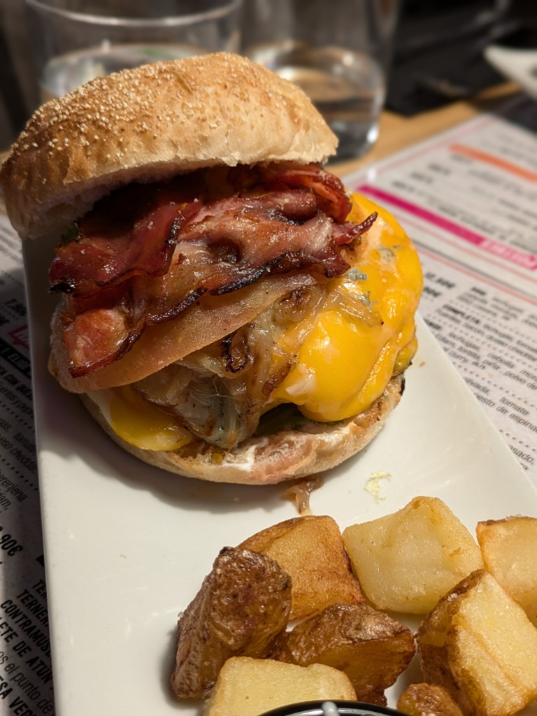 Menu of Restaurants in Zaragoza, Linacero Rock&Burger, Hamburguesa Quesera