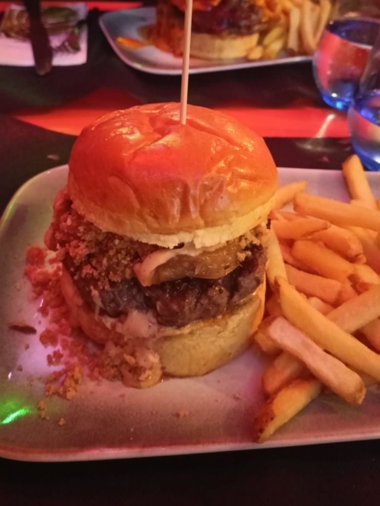 Menu of Restaurants in Zaragoza, Mai Tai Exotico, Tiffany burger