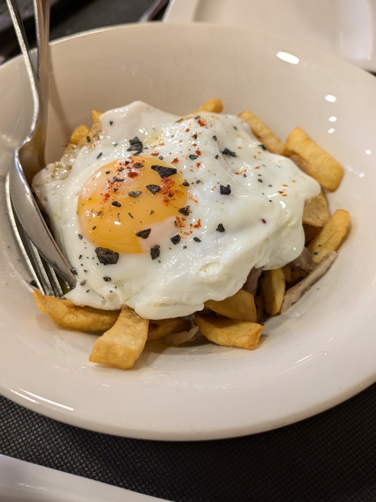 Carta de Restaurantes en Zaragoza, Restaurante El Descorche, Huevos rotos