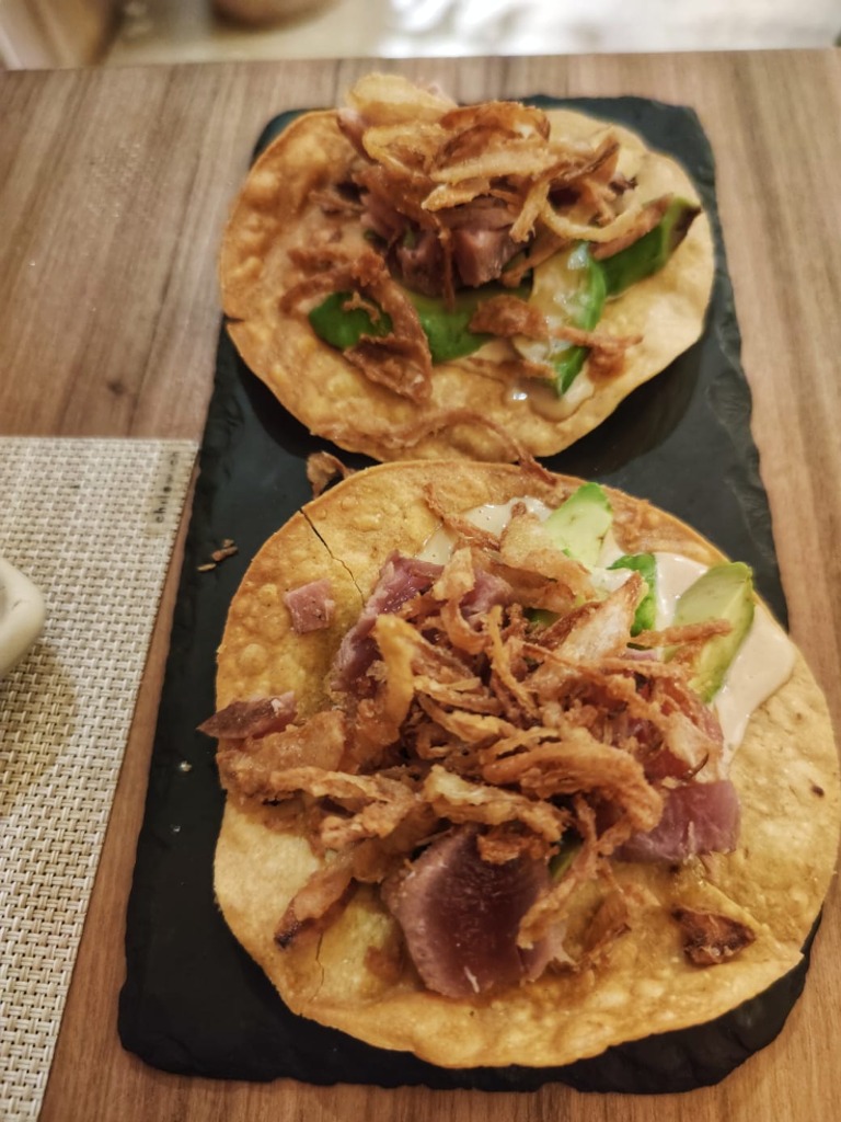 Carta de Restaurantes en Zaragoza, Saona, Tortitas con tataki de atun