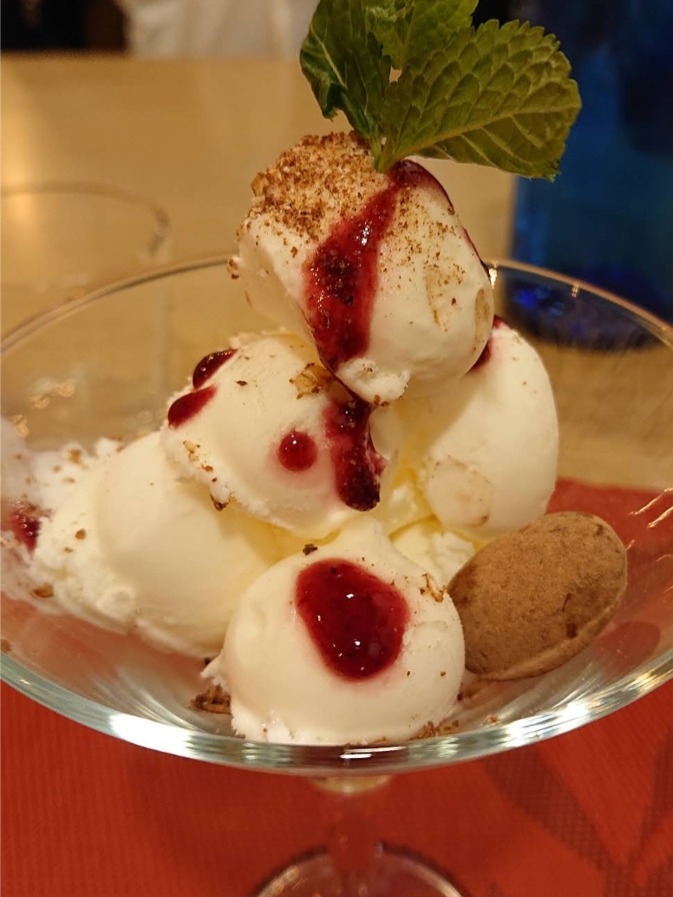 Menu of Restaurants in Zaragoza, Vita Taberna Gastronómica, Helado de yogur con salsa de frambuesa