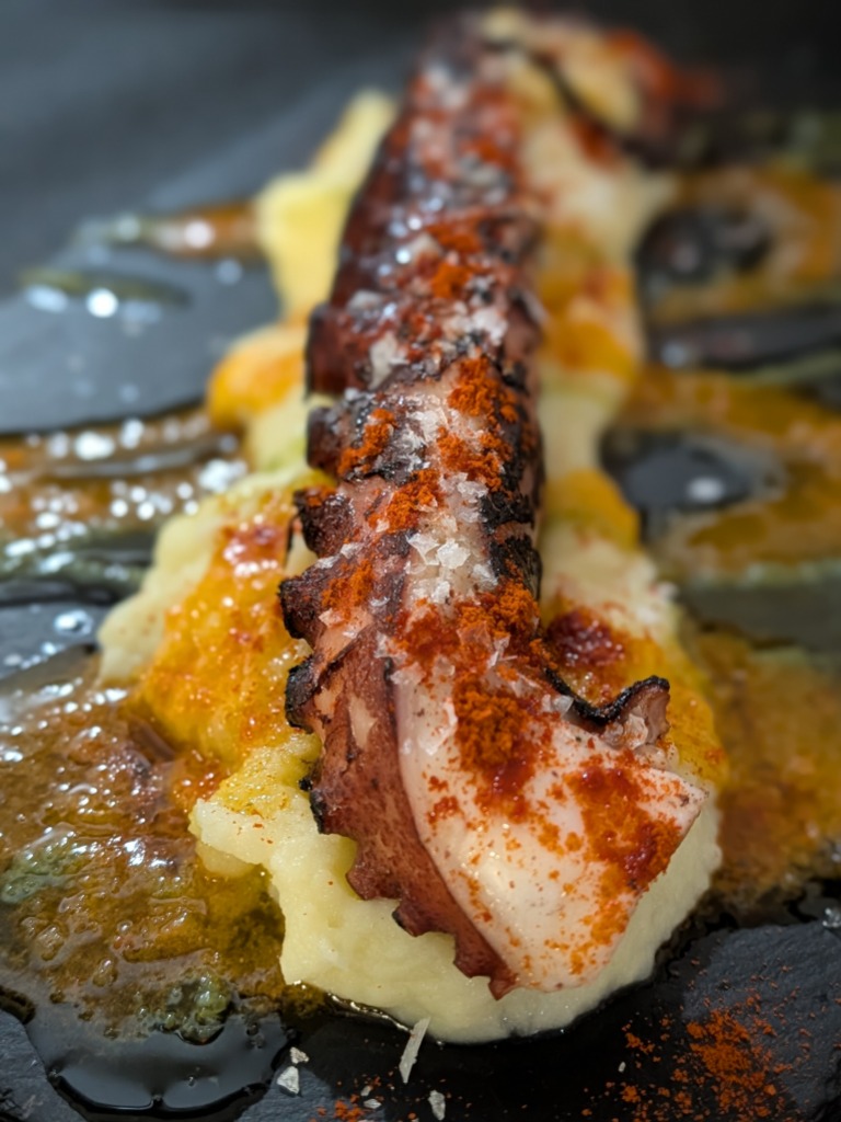 Gastronomy recommendation in Zarra: Pulpo a la brasa