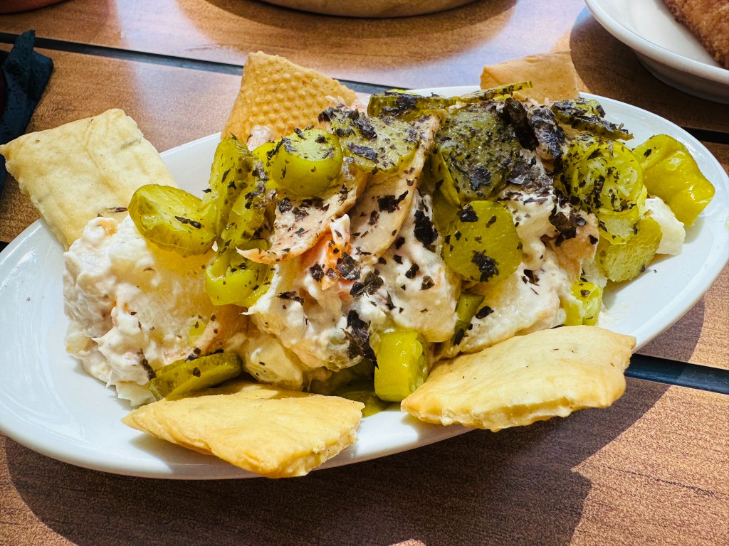 Carta de Vermuterías en Barcelona, V de Vermut, Ensaladilla rusa con ventresca de atún y encurtidos